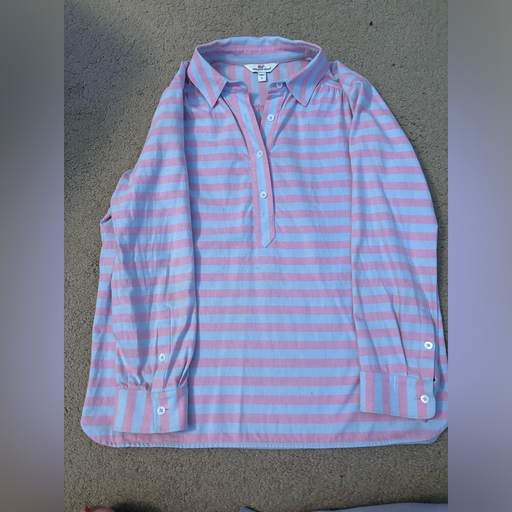 VV pullover button front small stain